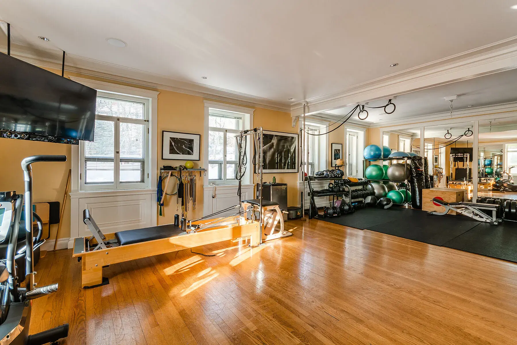 1475 av. des Pins O., Montreal, Quebec, H3G 1B3 Canada